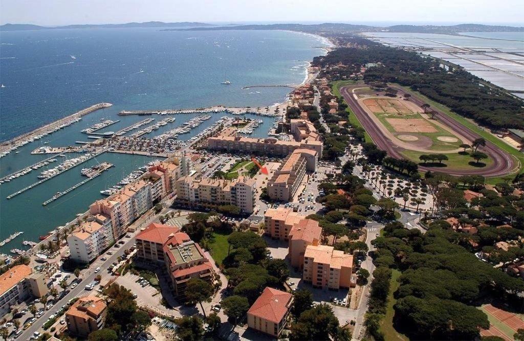 Holidays Hyeres Exterior photo